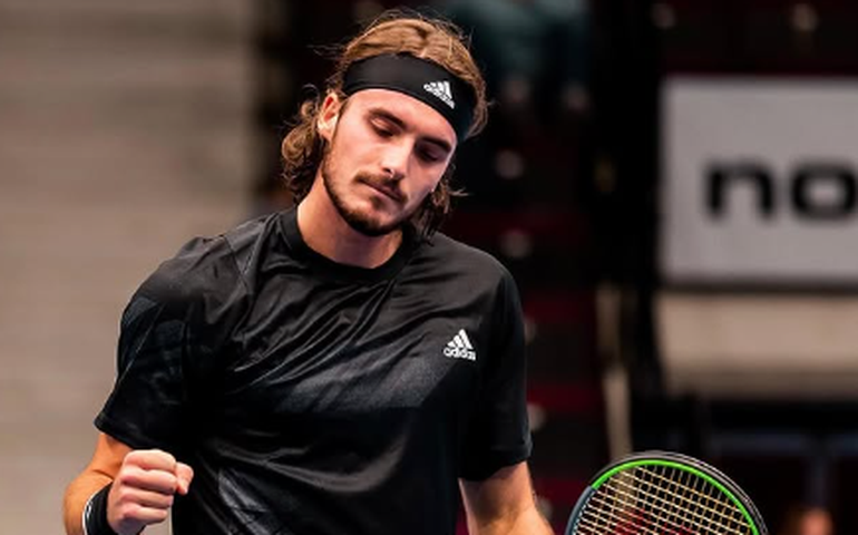 Tsitsipas encerra jejum de quase 11 meses, conquista título de Dubai e volta ao top 10