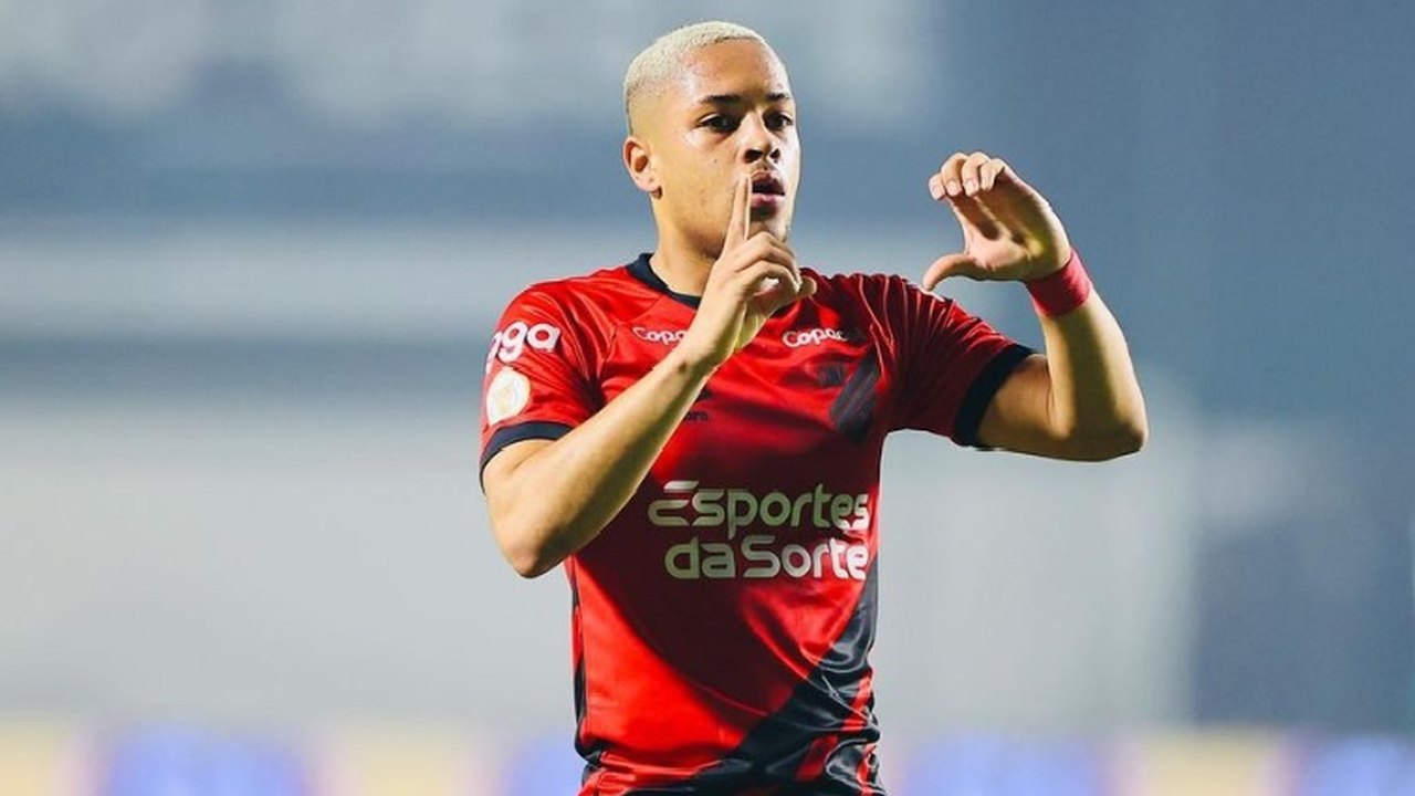 Vitor Roque sofre lesão ligamentar 'sem necessidade de cirurgia' e ainda pode jogar em 2023