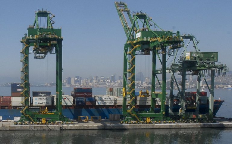 Alta de importações faz superávit comercial recuar em novembro