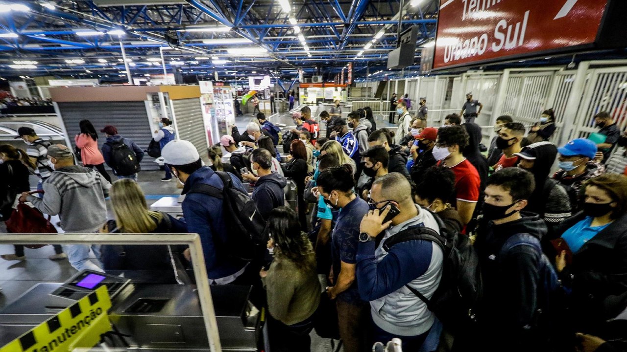 Metroviários de SP suspendem greve; Metrô diz que linhas já operam normalmente