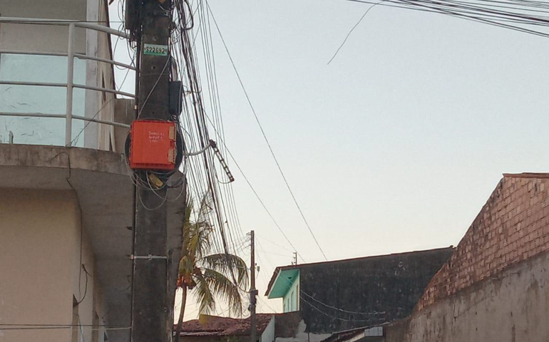 Troca de lâmpadas amarelas por LED em rua do Petrópolis é solicitada a Sima