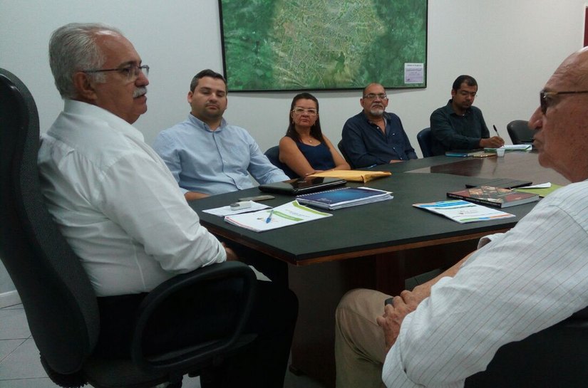 Rogério Teófilo recebe a visita de representante do Projeto Liga pela Paz