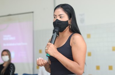 Palestra sobre futebol feminino estimula prática esportiva para estudantes