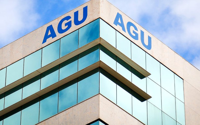 AGU pede ao STF rejeição de ação da Rede contra foro de Flávio Bolsonaro