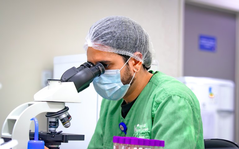 Hospital da Cidade promove atualização técnica sobre hemoculturas e amostras laboratoriais