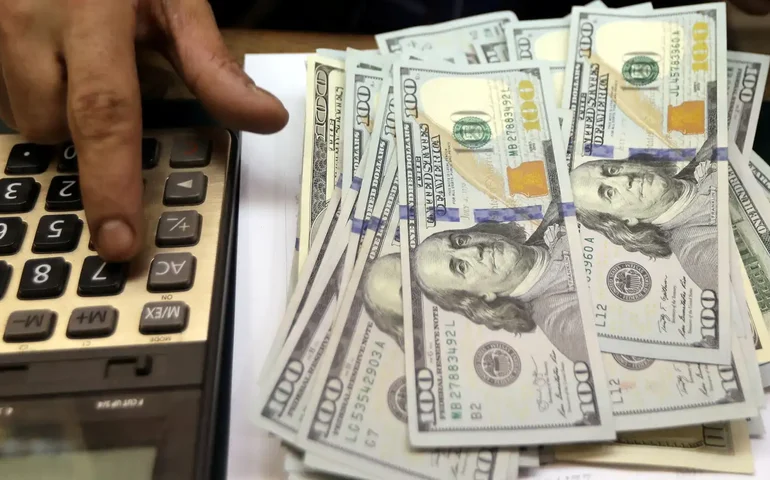 Dólar atinge R$ 5,09 após dados de inflação nos EUA