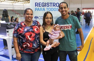 Família adquire identidade durante a campanha Registro para Todos