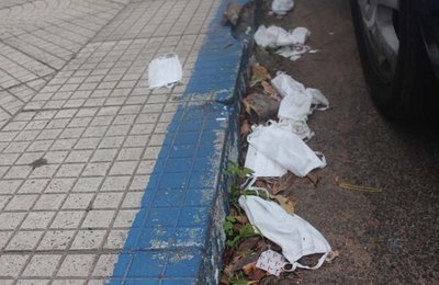 Covid-19: Veja como descartar corretamente máscaras e luvas usadas