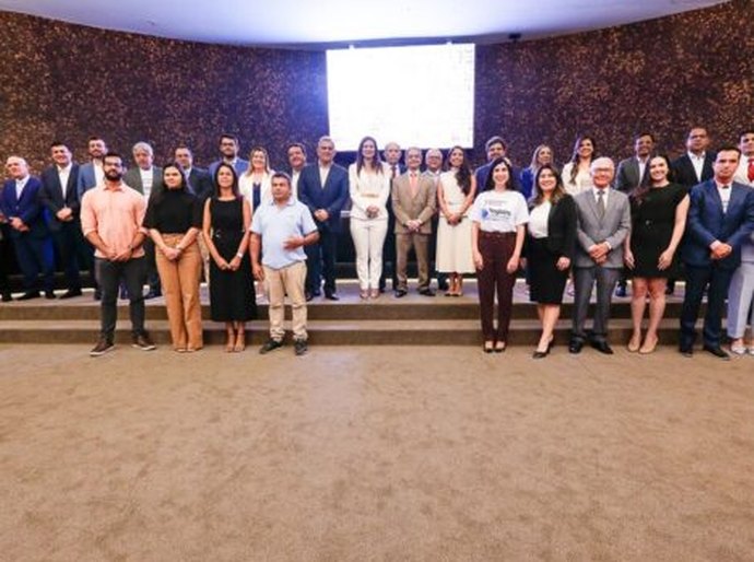AMA participa de solenidade de adesão ao Moradia Legal e reforça compromisso com a regularização fundiária