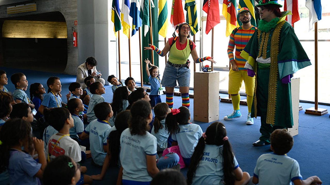 No mês da criança, Congresso tem visita guiada com teatro para público infantil