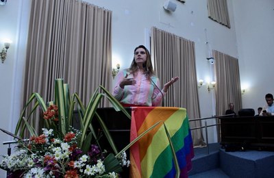 Deputada lamenta “atropelo” de audiência pública na Casa do Povo e incidente em elevador 