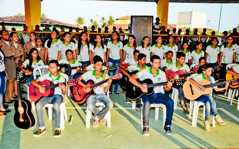 Mais Educação estimula a musicalidade de alunos da escola Benício Ferreira Reis em Limoeiro