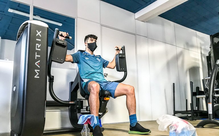 Médicos projetam como jogadores se adaptarão para volta sem risco de contaminação