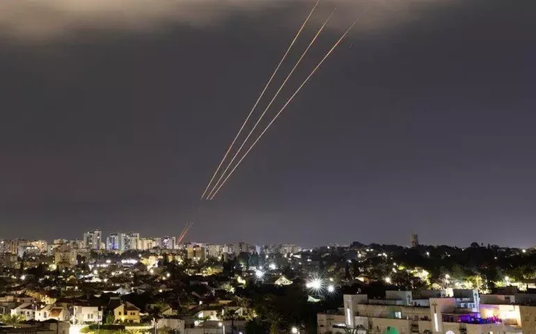 EUA pedem cautela enquanto Israel avalia represália a ataques do Irã