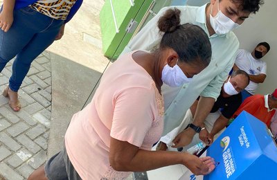 Prefeitura de Olho D'Água Grande instala totens-higienizadores de álcool em gel em prédios públicos