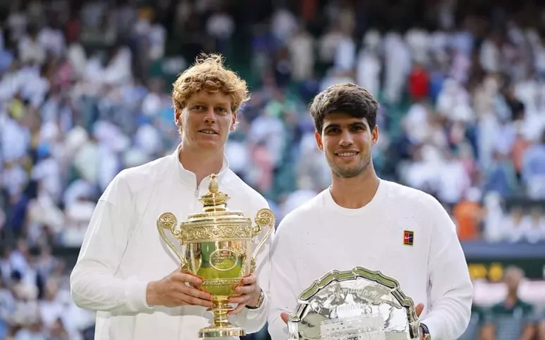 Sinner bate Alcaraz e conquista Wimbledon pela 1ª vez