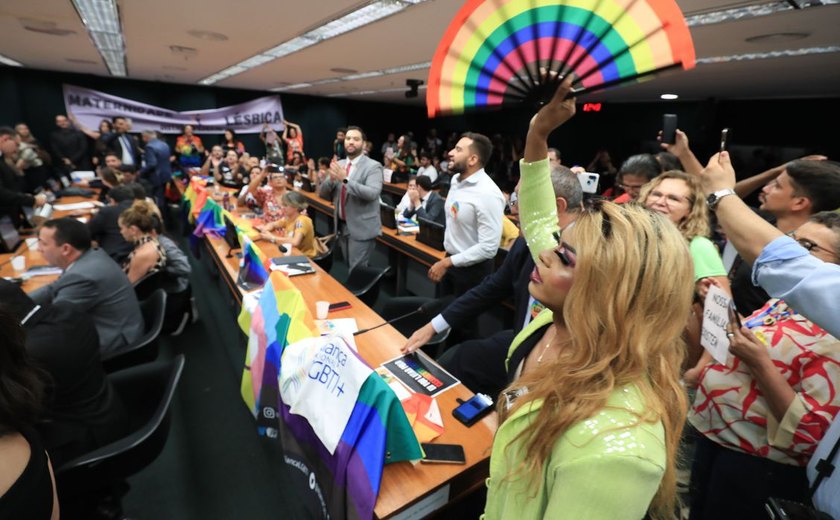 Comissão adia de novo votação de projeto contra casamento homoafetivo