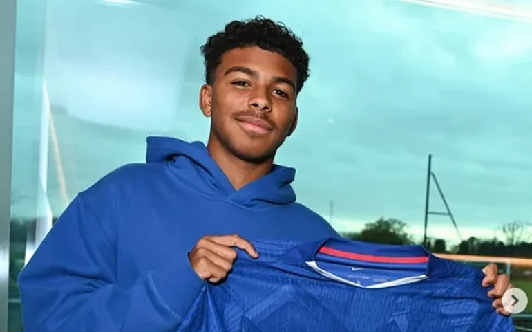 Filho de Thiago Silva assina primeiro contrato profissional com o Chelsea