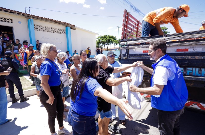 Prefeitura continua entrega de peixes em bairros de Palmeira dos Índios