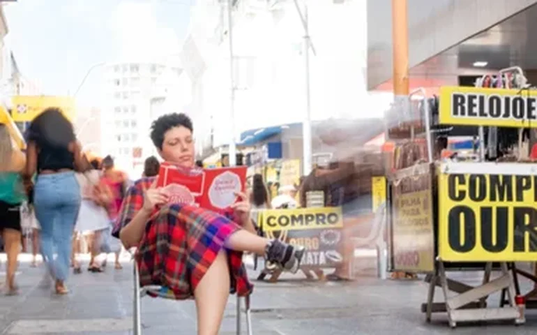 Cotidiano dos ambulantes do Centro de Maceió vira livro ilustrado