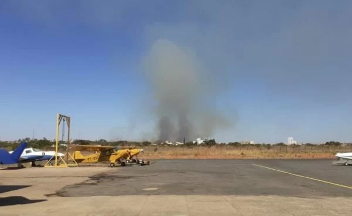 Helicóptero da Marinha cai e deixa dois militares mortos