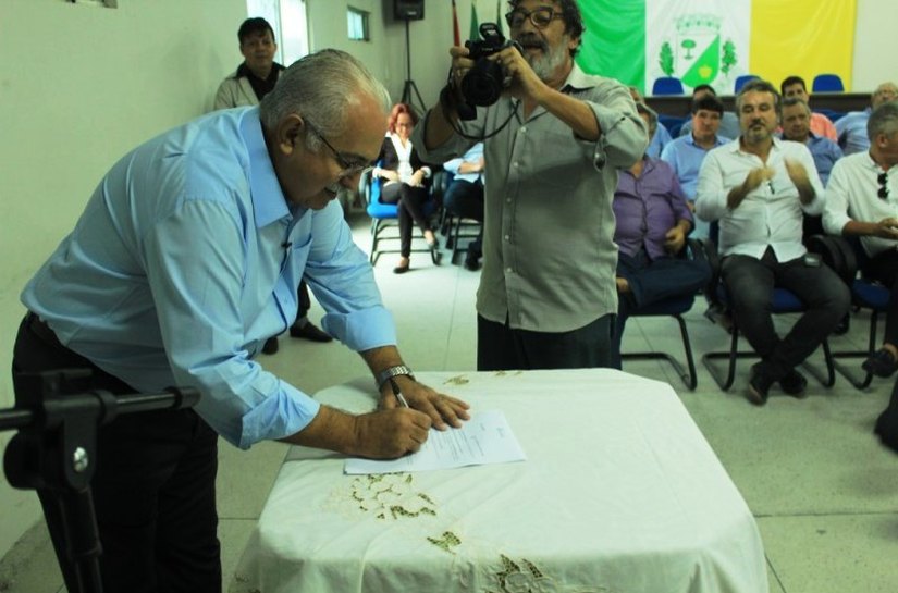 Refis 2017 em Arapiraca é sancionado pelo prefeito Rogério Teófilo