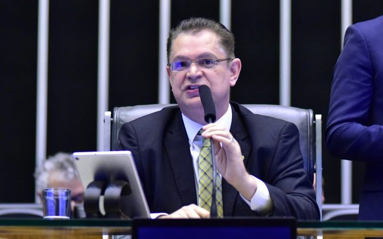 Sóstenes e Jordy são alvos de operação da PF sobre desvio de cotas parlamentares
