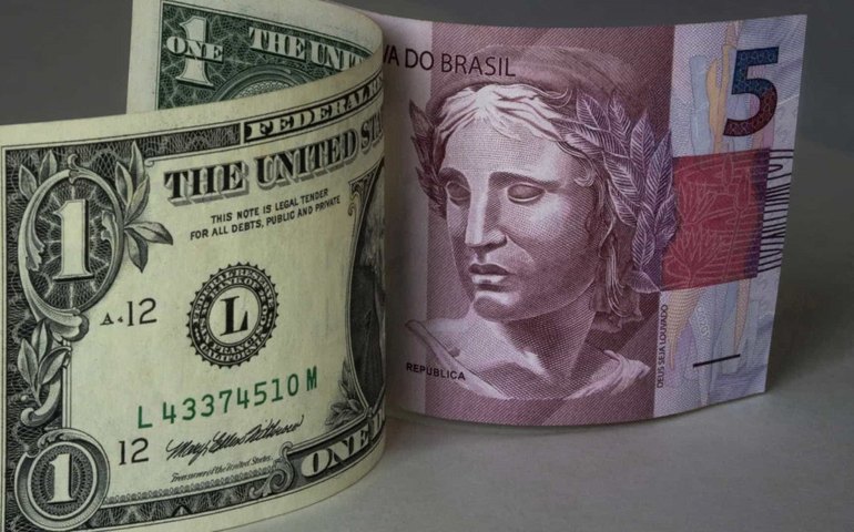 Após 16 semanas em R$ 5,20, mediana para câmbio em 2022 sobe a R$ 5,25, diz Focus