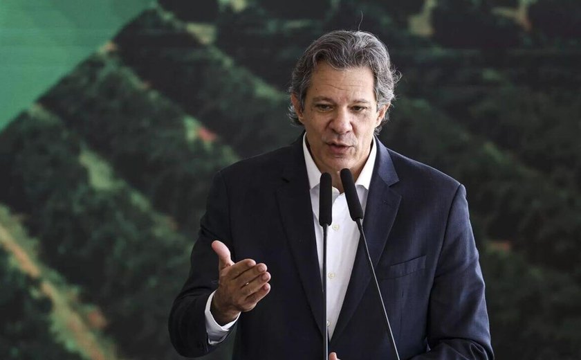 Haddad diz que conversa de Lula e Trump precisa acontecer 'sem vira-latismo'
