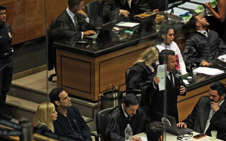 Advogados deverão pagar custos do adiamento da sessão sobre caso Henry