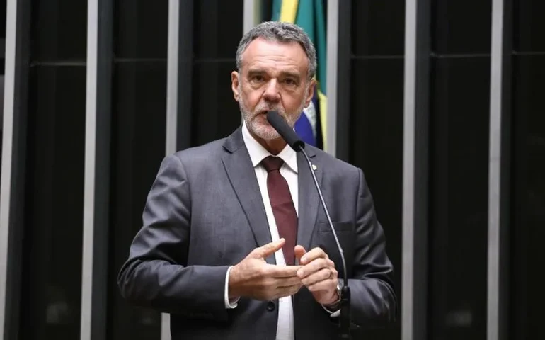 Relator defende que regulamentação do percentual de cacau no chocolate protege o consumidor