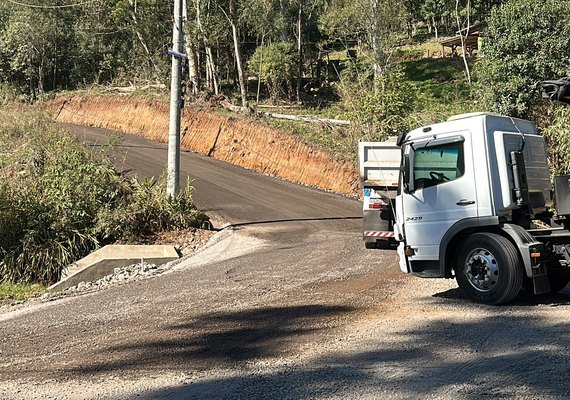 Obras para mais de 4 quilômetros de asfalto na Linha Araripe avançam