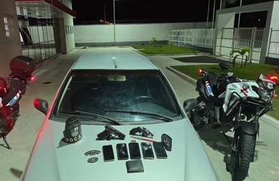 PM apreende arma de fogo em Santana do Ipanema e cumpre mandado de prisão em Penedo