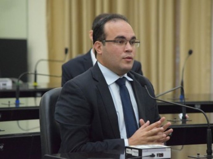 Deputado fiscaliza distribuição de cestas básicas durante a pandemia