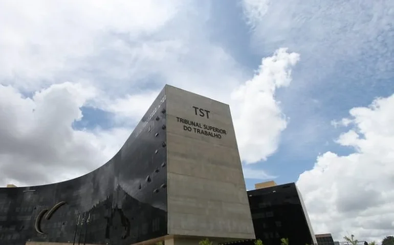 Penduricalhos alçam salários de ministros do TST a quase R$ 700 mil
