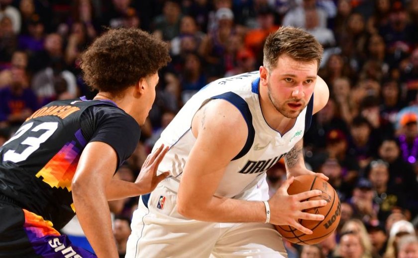 Doncic brilha, Mavericks arrasam e Suns são eliminados dos playoffs da NBA