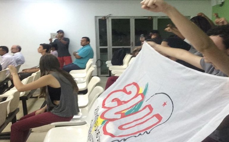 Movimento estudantil ocupa Câmara Municipal de Arapiraca