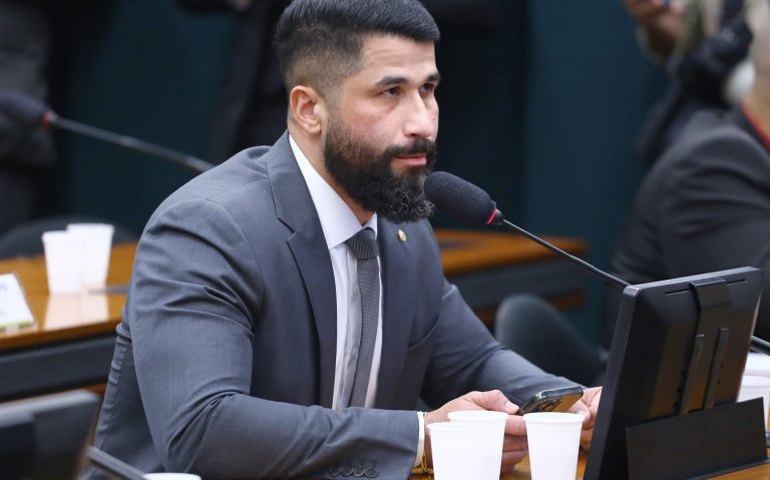 Proposta prevê cabine de estudos gratuita com acesso à internet para estudantes de baixa renda