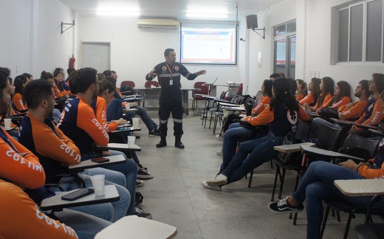 Samu recebe acadêmicos de Medicina e residentes de Enfermagem para estágio curricular