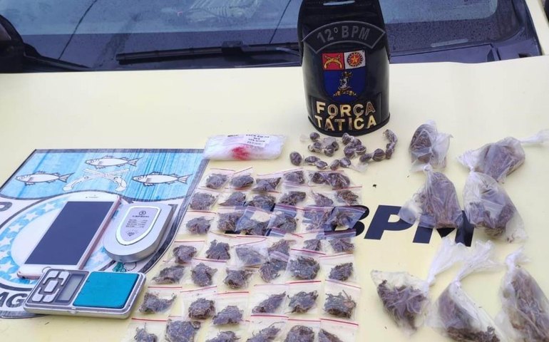 Polícia Militar cumpre mandados judiciais e retiram armas e drogas das ruas