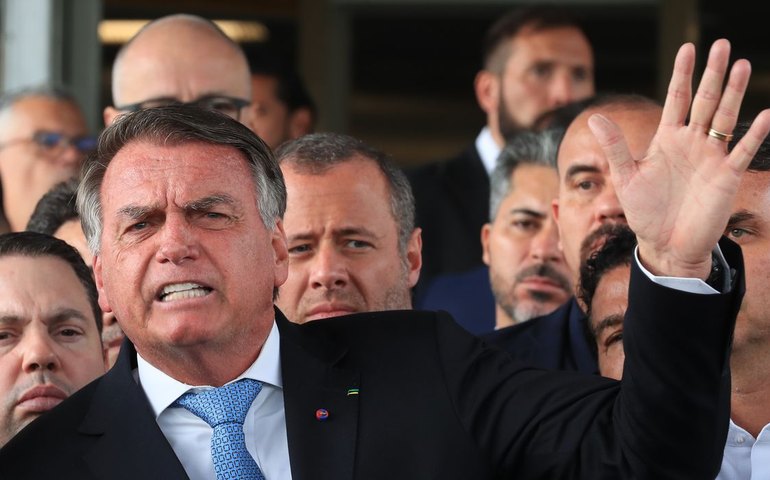 Após virar réu, Bolsonaro nega decreto de golpe de Estado