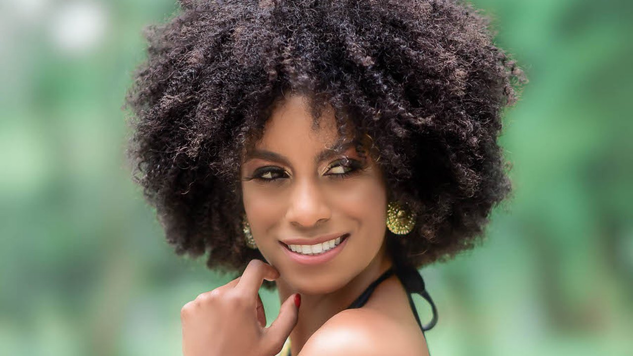 Ivi Pizzott faz ensaio fotográfico e fala sobre retorno ao “Domingão do Faustão”