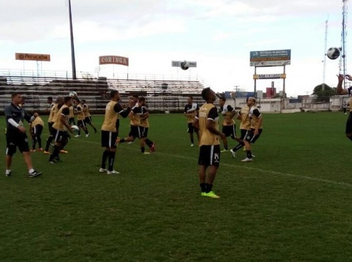 Em trabalho técnico, Jaelson intensifica no controle de bola no ASA