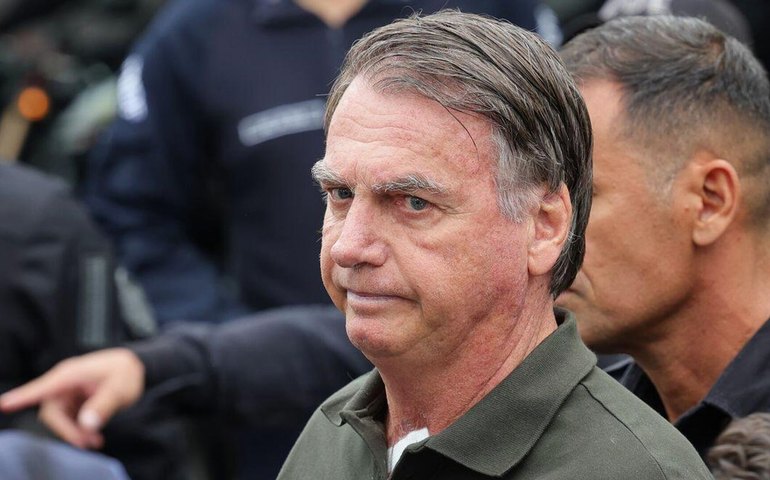 Jornal inglês aponta crise no bolsonarismo e destaca fracasso do lobby de Eduardo Bolsonaro nos EUA