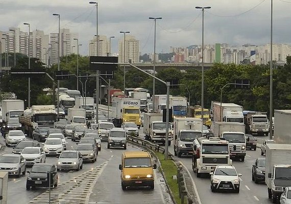 Motoristas de vans, ônibus e caminhões têm prazo para colocarem em dia o exame toxicológico