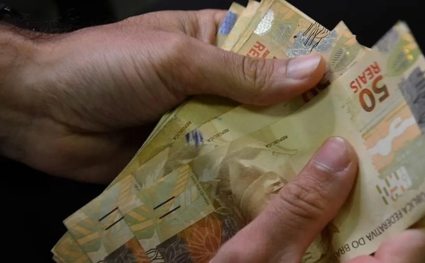 Lei Orçamentária prevê salário mínimo de R$ 1.302 em 2023