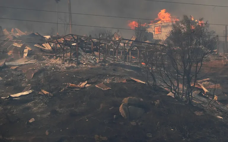 Centenas estão desaparecidos nos incêndios florestais no Chile; número de mortos chega a 123