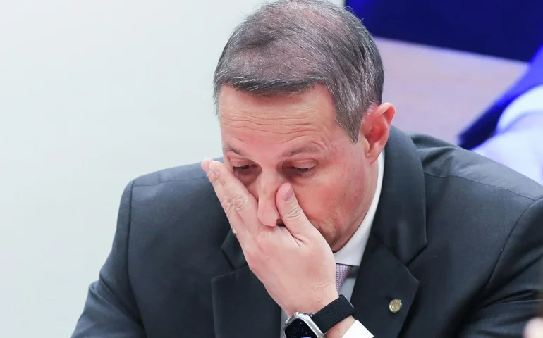 Sem apoio da direita e da esquerda, votação da lei antifacção relatada por Derrite deve ser adiada