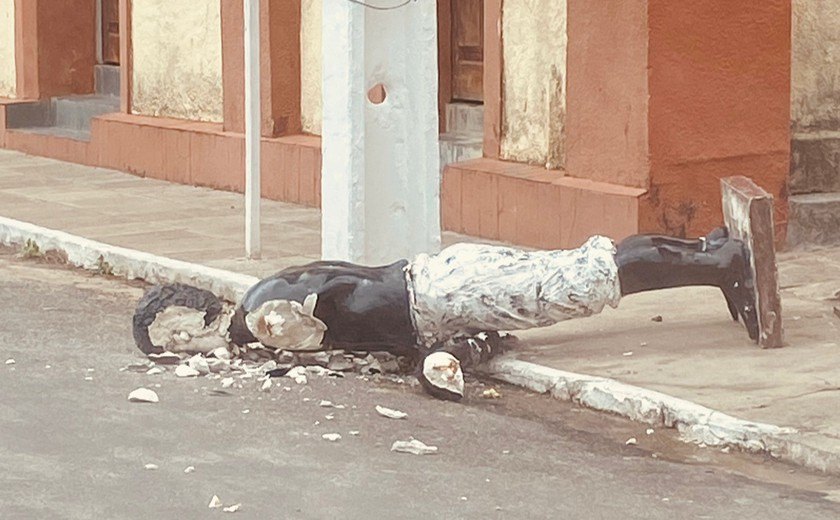 'Me ajudem a ficar famosa', afirma mulher que depredou estátua no Pilar