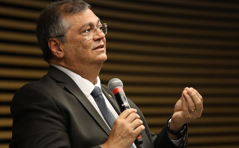 Dino determina que PF investigue conduta de Bolsonaro durante pandemia